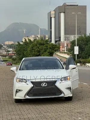 Lexus ES 350 FWD 2014 White