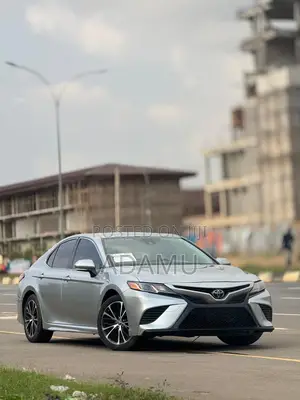 Toyota Camry 2018 Silver