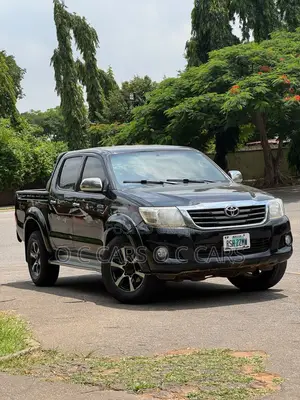 Toyota Hilux 2014 Black