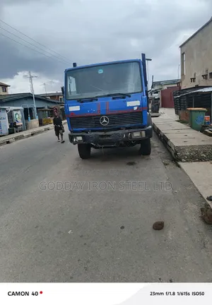 8 Bolt Mercedes Benz Truck