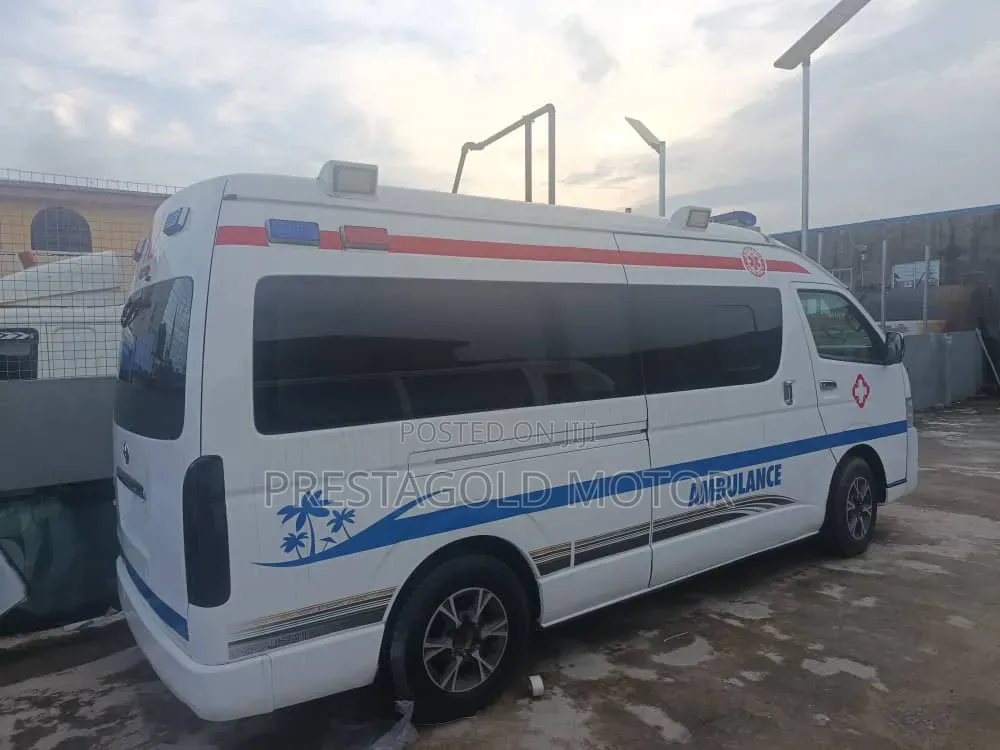 Toyota Regius 2016 White