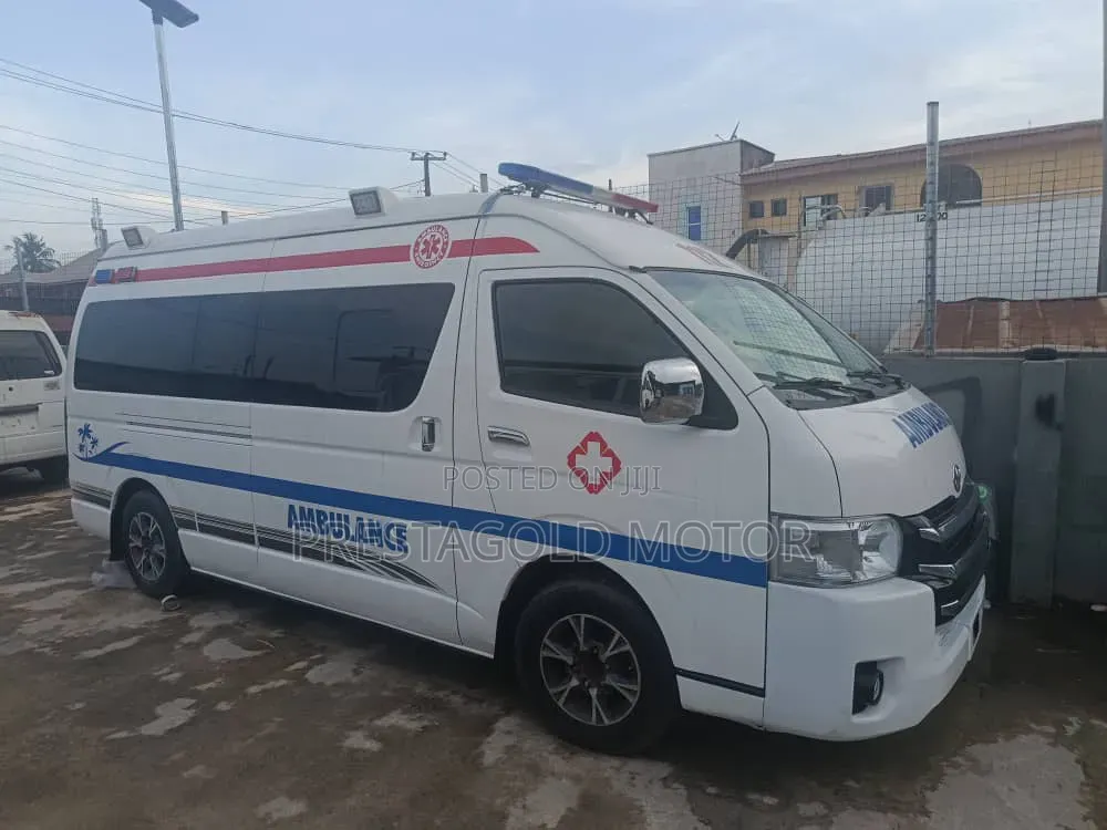 Toyota Regius 2016 White