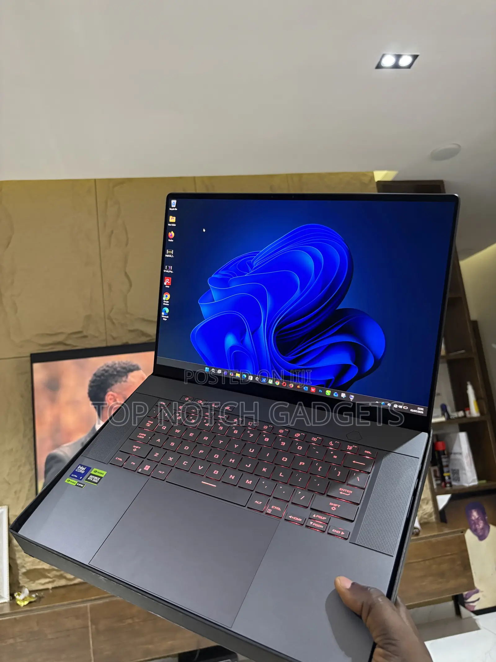 Laptop Asus ROG Zephyrus G16 16GB Intel Core Ultra 9 SSD 1T