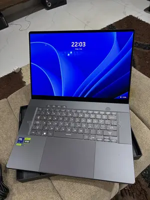 Laptop Asus ROG Zephyrus G16 16GB Intel Core Ultra 9 SSD 1T