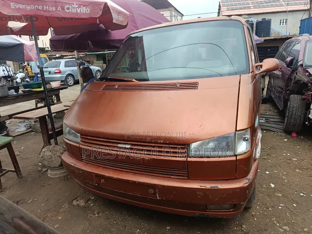 Volkswagen Transporter 2000 Red