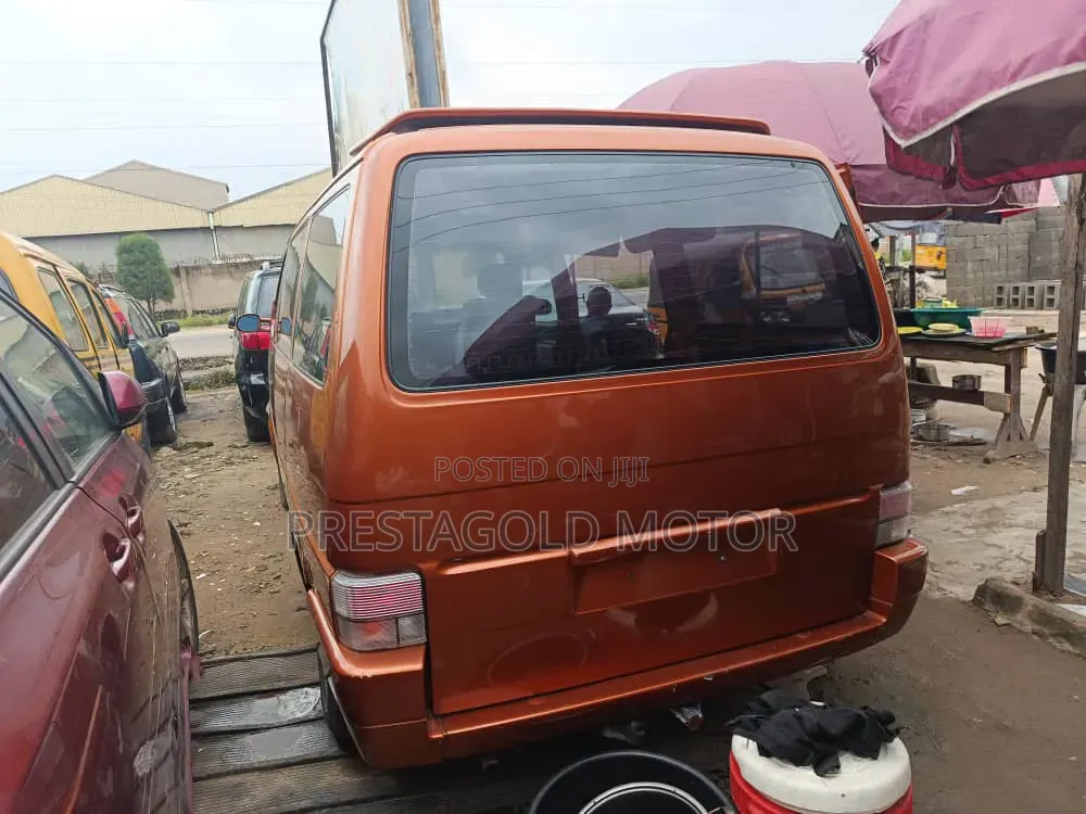 Volkswagen Transporter 2000 Red