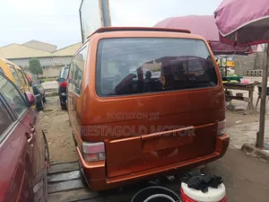 Volkswagen Transporter 2000 Red