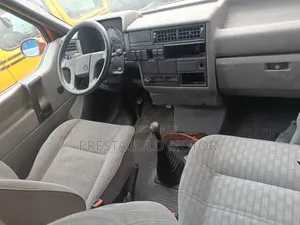 Volkswagen Transporter 2000 Red