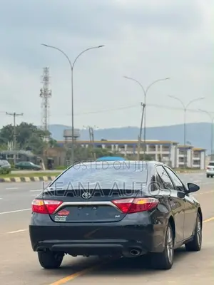 Toyota Camry SE 4dr Sedan (2.5L 4cyl 6A) 2016