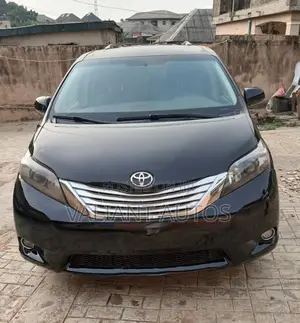 Toyota Sienna 2011 Black