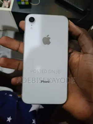 Apple iPhone XR 64 GB White