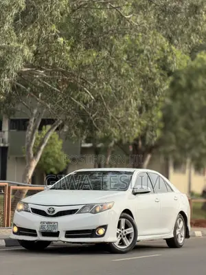 Toyota Camry SE 4dr Sedan (2.5L 4cyl 6A) 2015 White