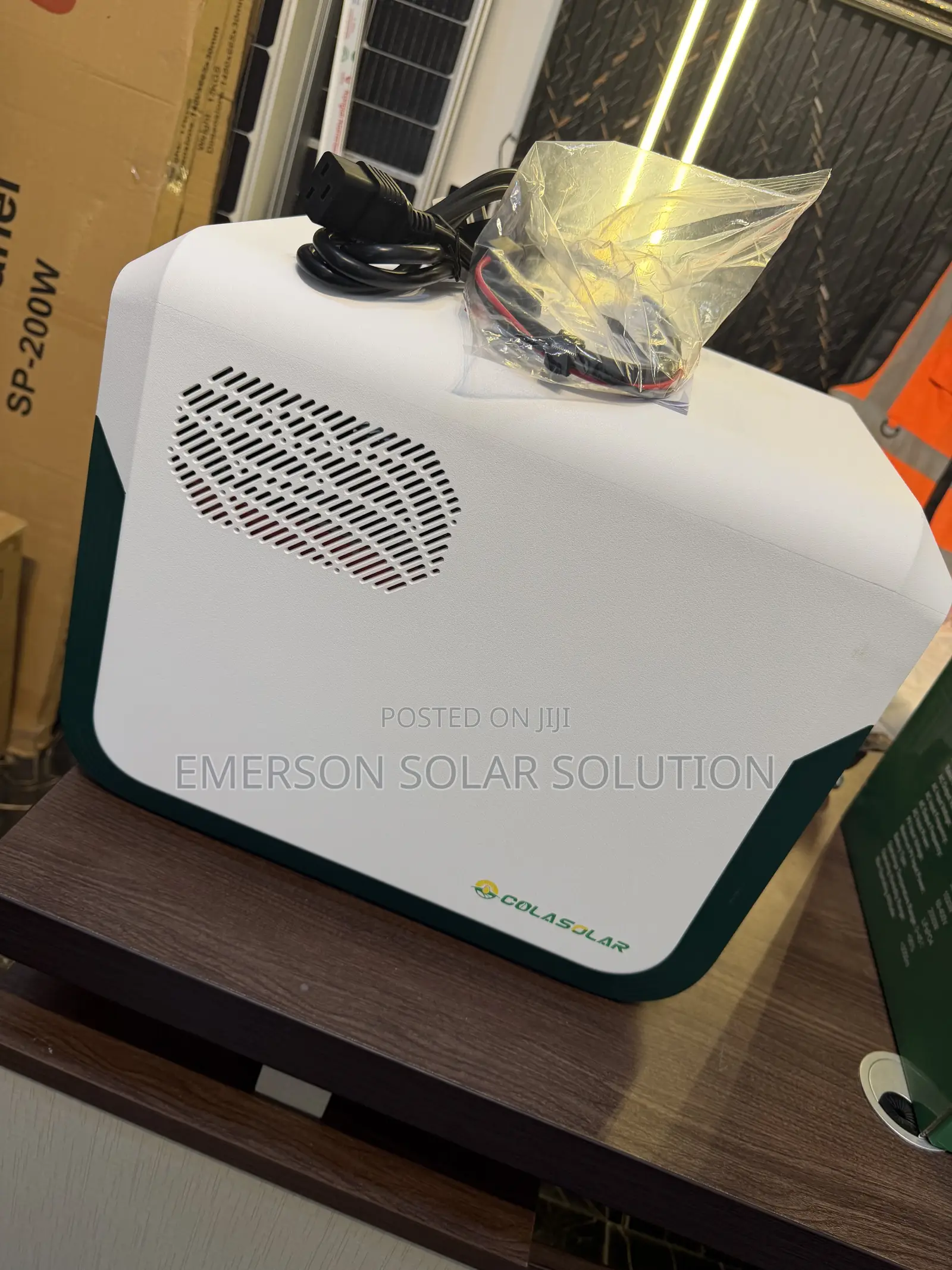 3.6kwh 1200w Cola Solar Generator