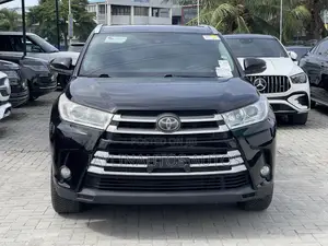 Toyota Highlander XLE 4x4 V6 (3.5L 6cyl 8A) 2017 Black