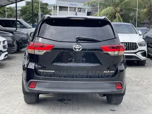 Toyota Highlander XLE 4x4 V6 (3.5L 6cyl 8A) 2017 Black