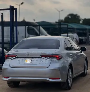 Toyota Corolla 2022 Silver