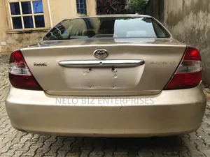 Toyota Camry 2004 Gold