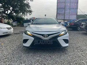 Toyota Camry 2019 White
