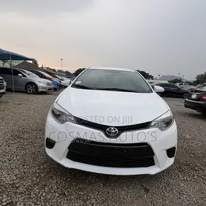 Toyota Corolla LE 4dr Sedan (1.8L 4cyl CVT) 2016 White