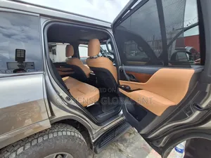 Lexus LX 2024 Green