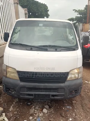 Nissan UD 2005 White