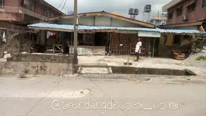 5bdrm Bungalow in Shomolu / Shomolu for sale