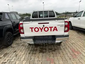 New Toyota Hilux 2025 White