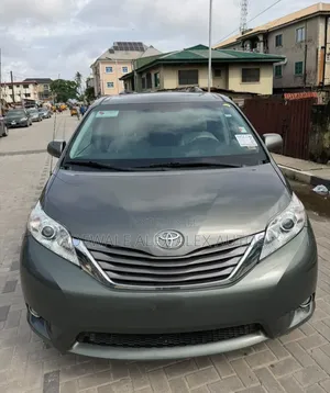 Toyota Sienna 2012 Green