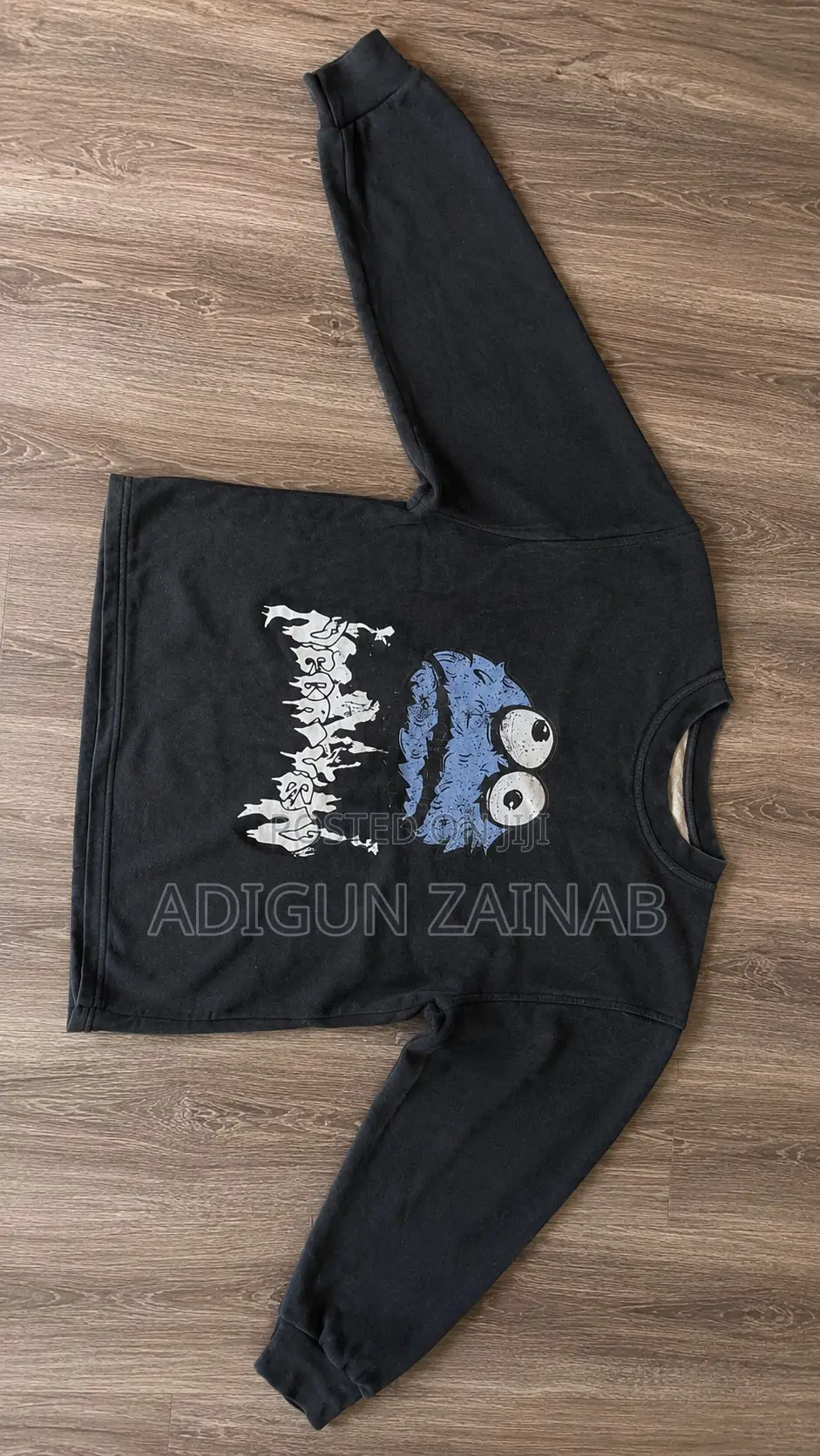 Sweatshirt
