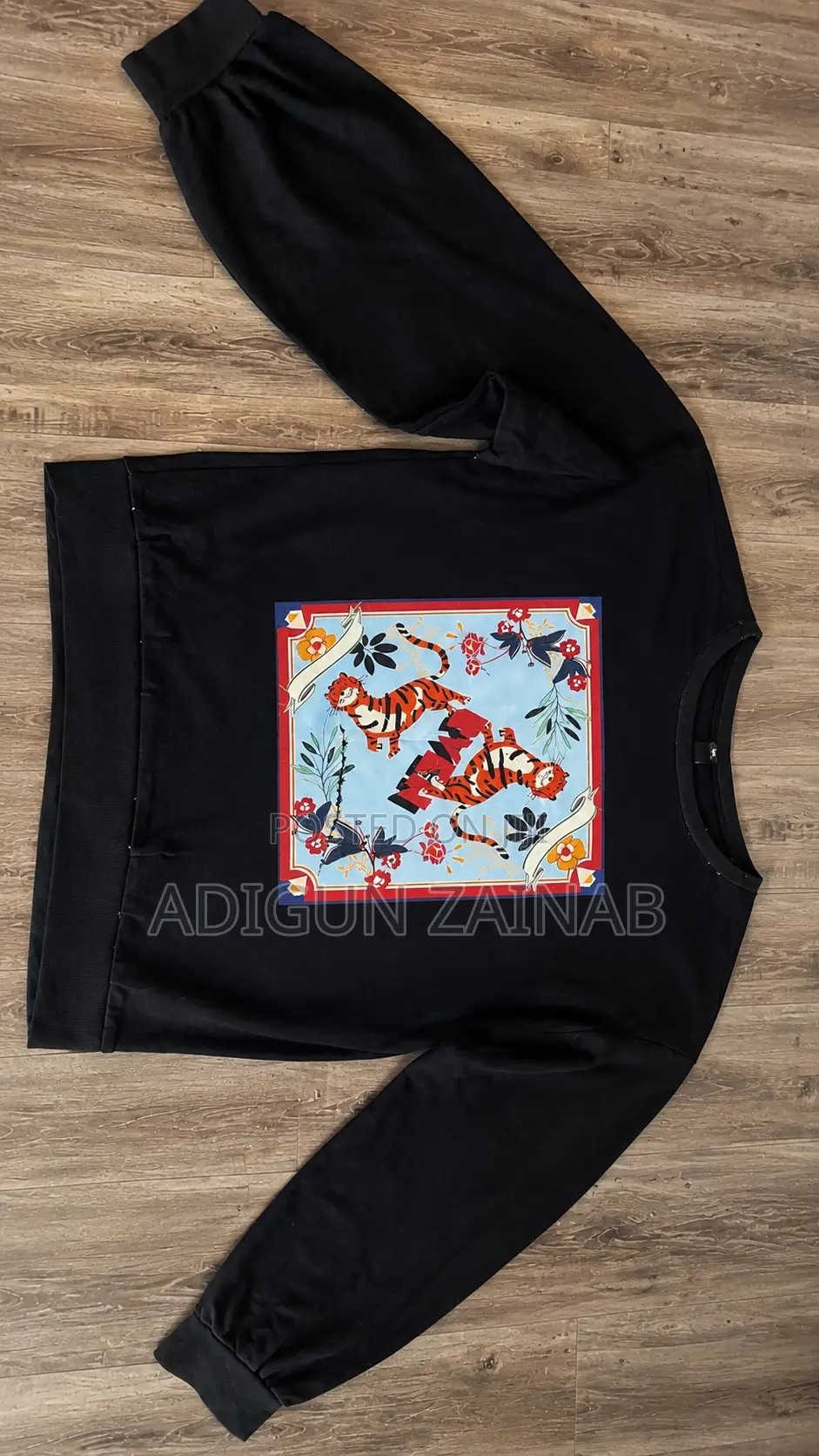 Sweatshirt