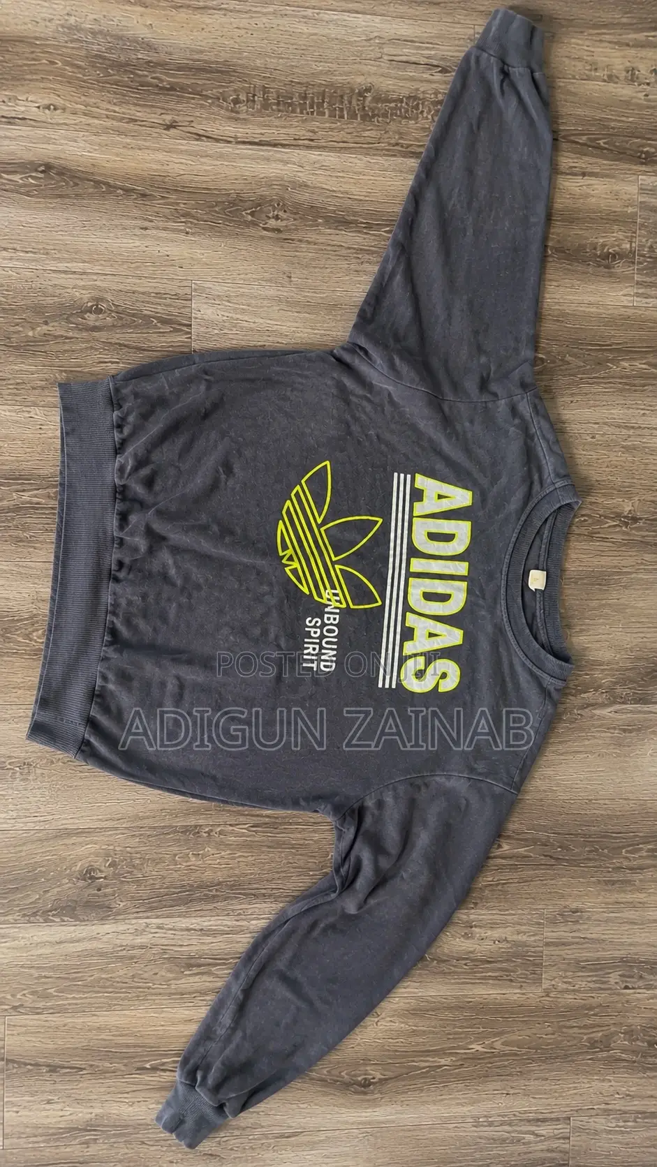 Sweatshirt