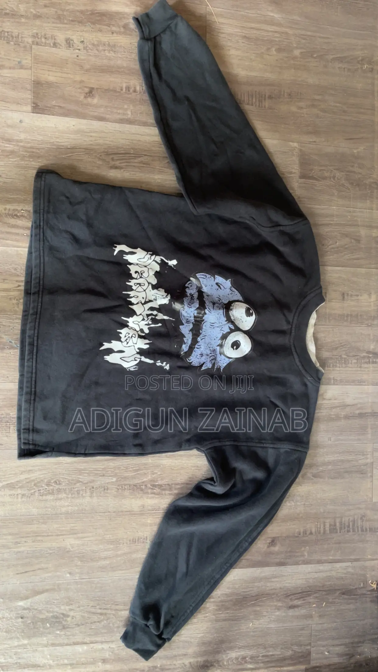 Sweatshirt
