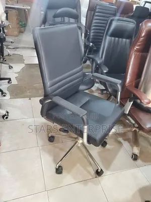 Office Chair / Modern Swivel Chair