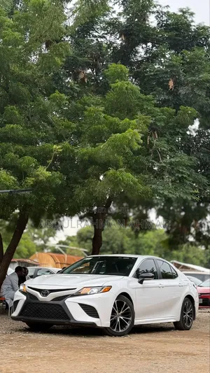 Toyota Camry 2019 White