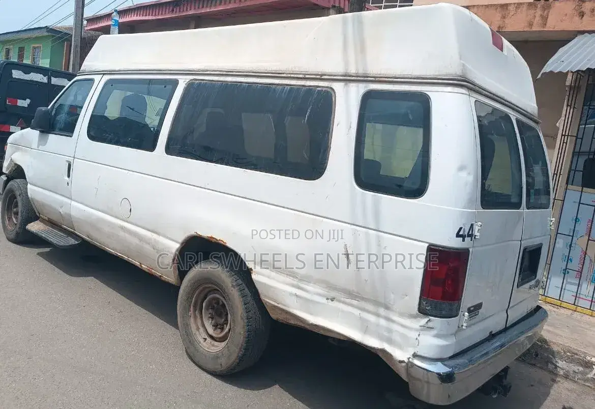 Ford E350 2006 White