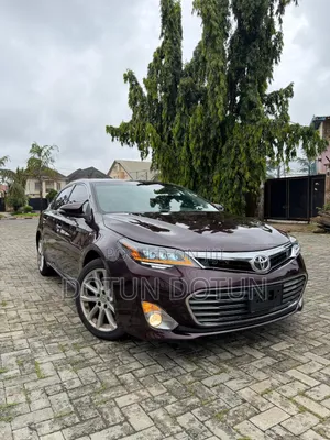 Toyota Avalon XLE Premium Sedan FWD (3.5L 6cyl 6A) 2013 Burgundy