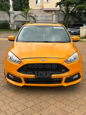 Ford Focus 2015 Orange