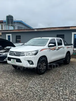 Toyota Hilux 2022 White