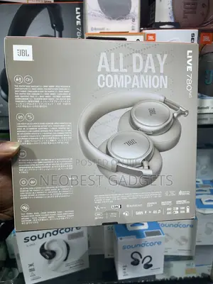 Golden JBL Live 780 Nc