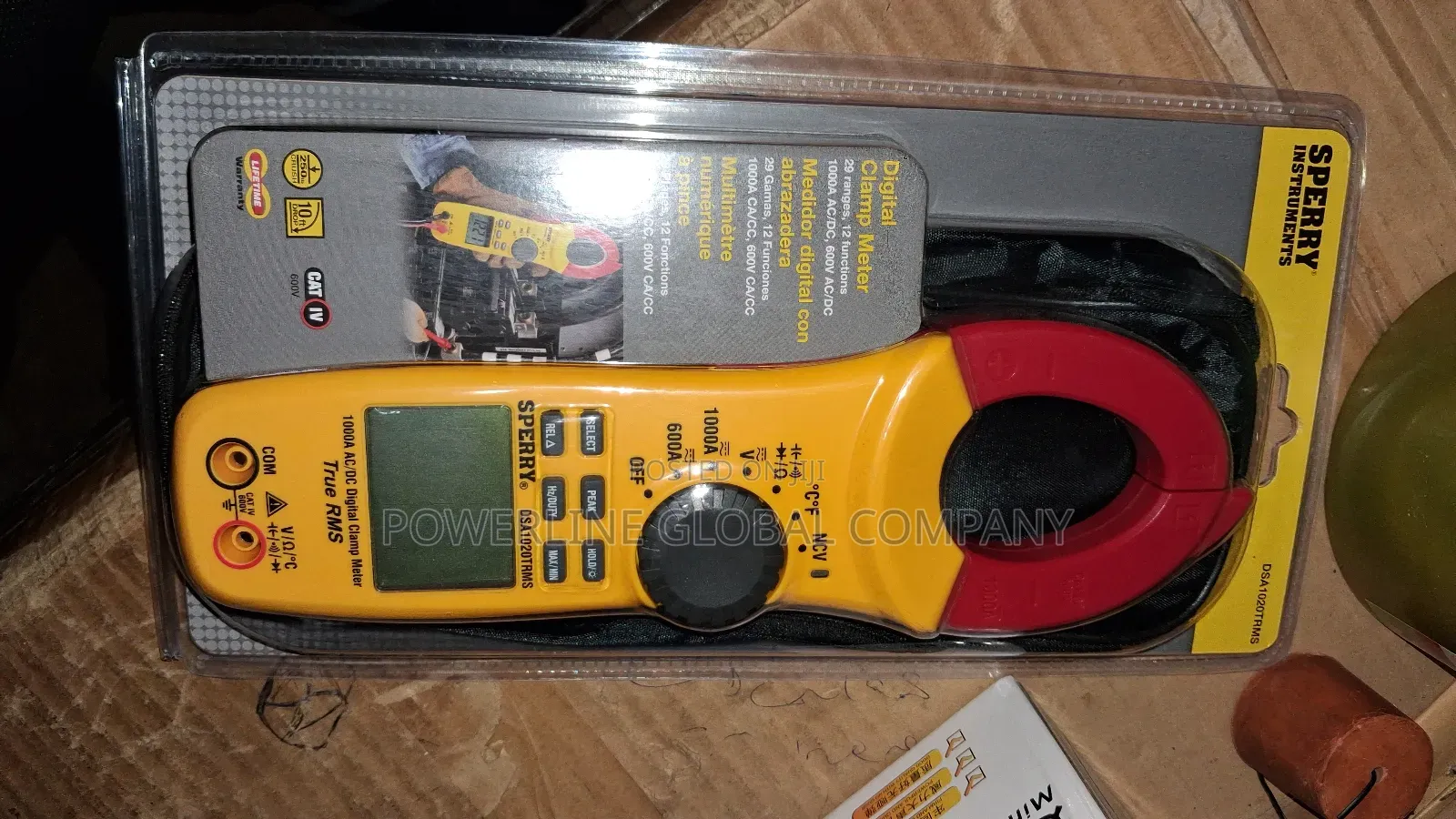Clamp Meter for Accurate Readings of Voltage/ Current/ Resistance