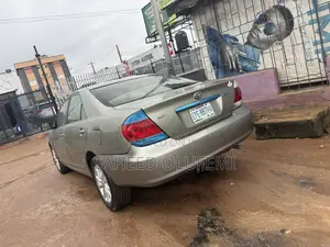 Toyota Camry 2005 Gray