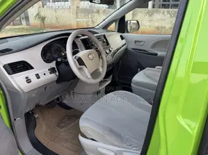 Toyota Sienna 2014 Green