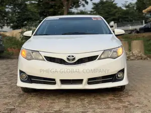 Toyota Camry SE 4dr Sedan (2.5L 4cyl 6A) 2013 White