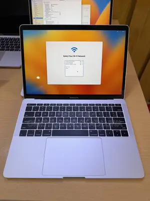 Laptop Apple MacBook Pro 2017 8GB Intel Core i5 SSD 256GB