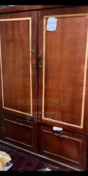 Standard Long-Lasting Wooden Wardrobe