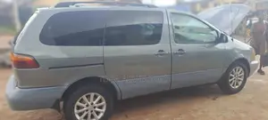 Toyota Sienna XLE 1999 Gray