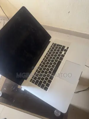 Laptop Apple MacBook Pro 2015 8GB Intel Core i5 SSD 256GB