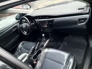 Toyota Corolla LE Premium 4dr Sedan (1.8L 4cyl CVT) 2016 Black