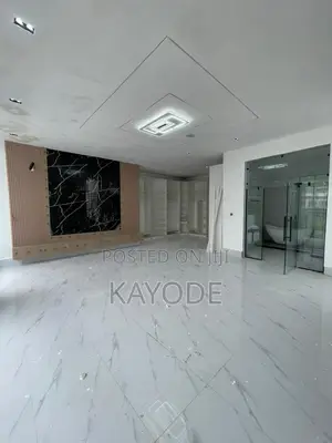 5bdrm Duplex in Chevron for sale