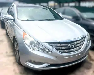 Hyundai Sonata GLS Sedan FWD (2.4L 4cyl 6A) 2013 Silver
